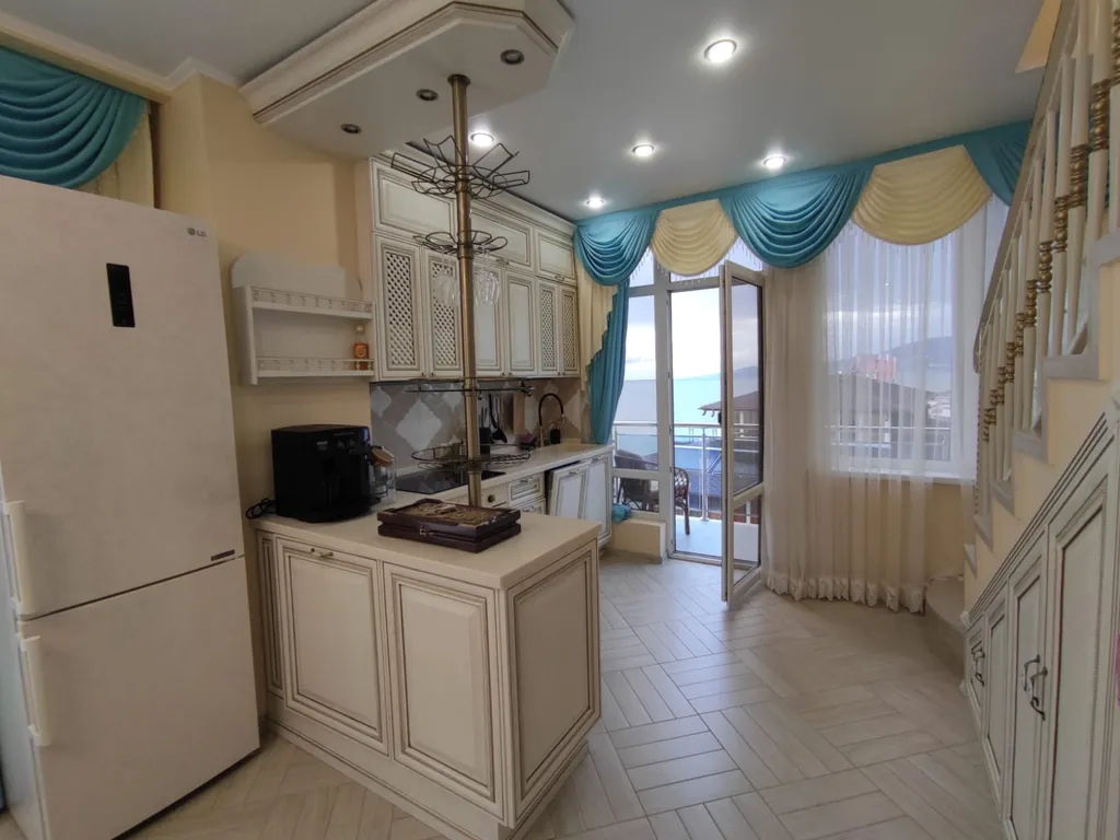 Квартира с видом на море и горы