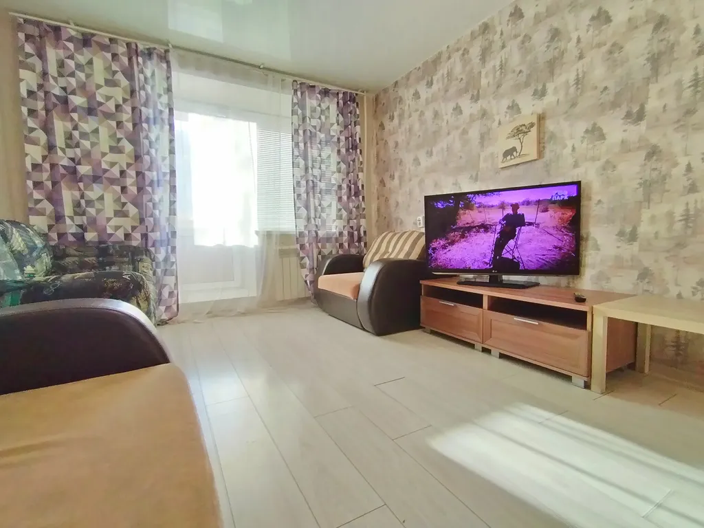 Уютная квартира с лоджией — аренда посуточно в Новокузнецк