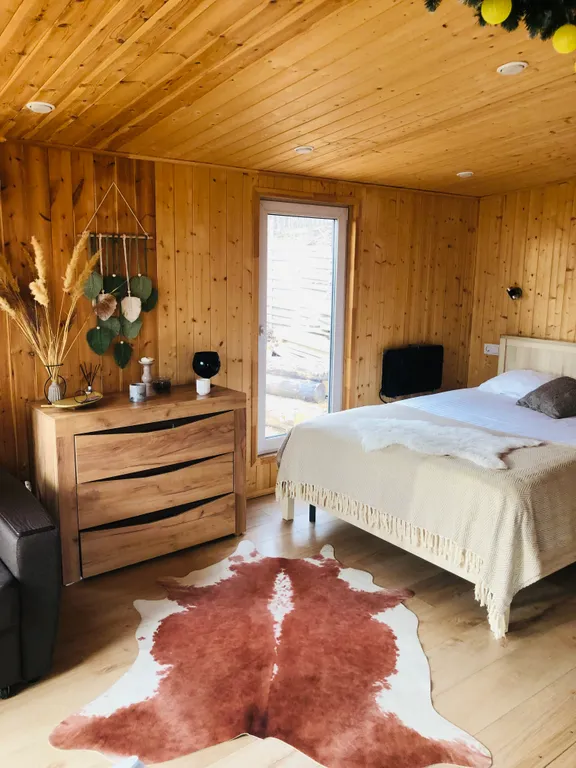 Новая вилла с горячей джакузи в террасе в черте города