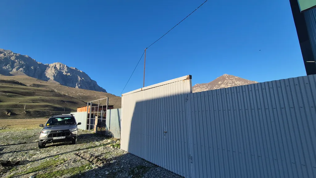 Домик с камином в горах