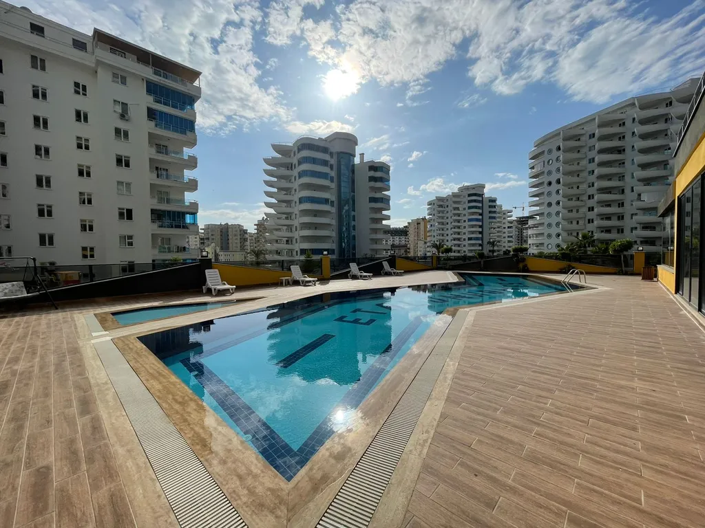 Чудесная новая квартира с видом на горы и море