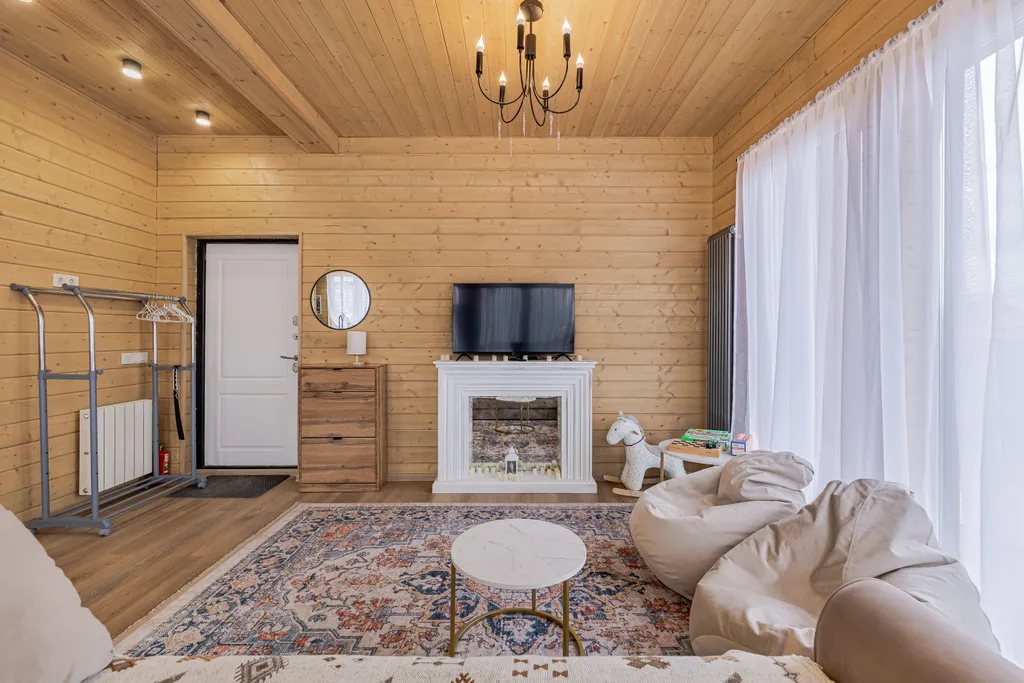 Дом у озера с чаном