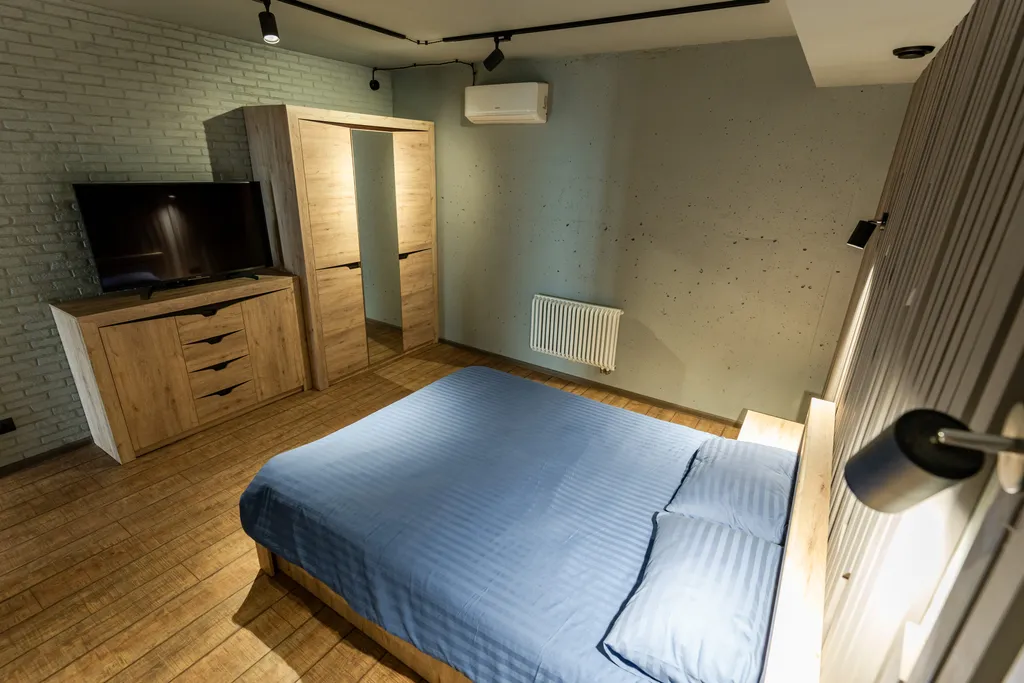 Эллинг на берегу моря