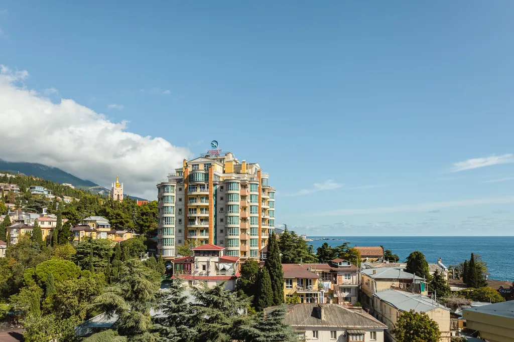 Сдается видовая квартира в центре Ялты!