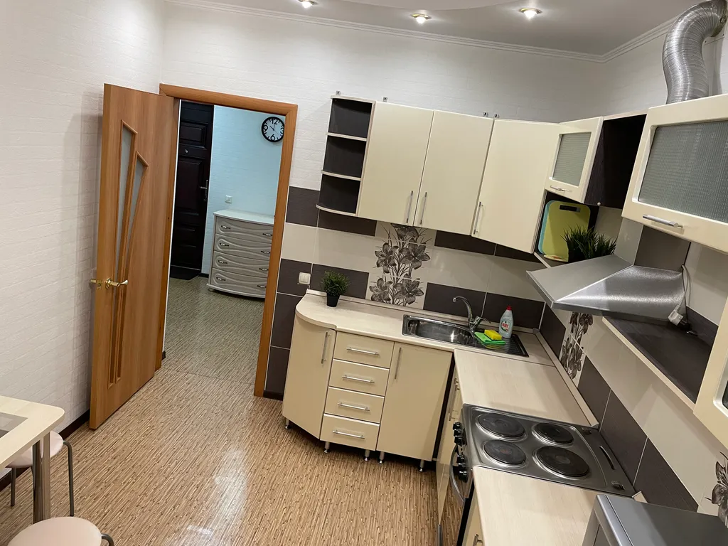 Уютная, чистая 1-комнатная квартира с большой кухней