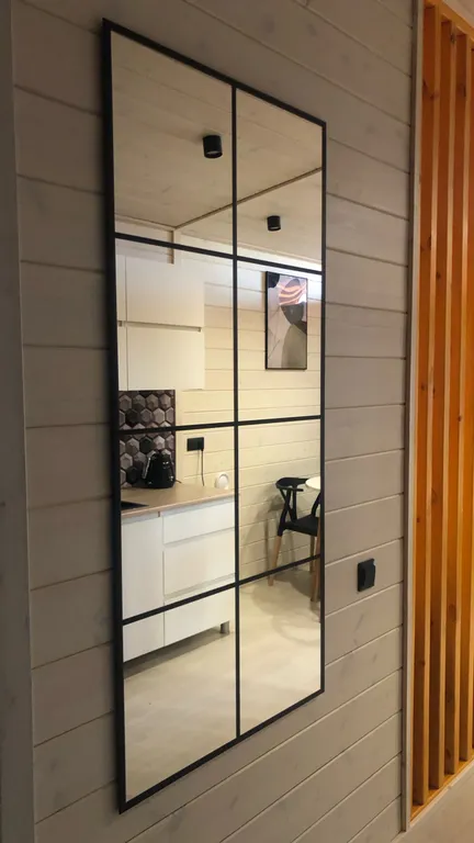 Современный дом на берегу моря