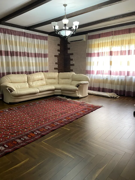 Часть дома с отдельным входом в 3 минутах от моря для большой компании