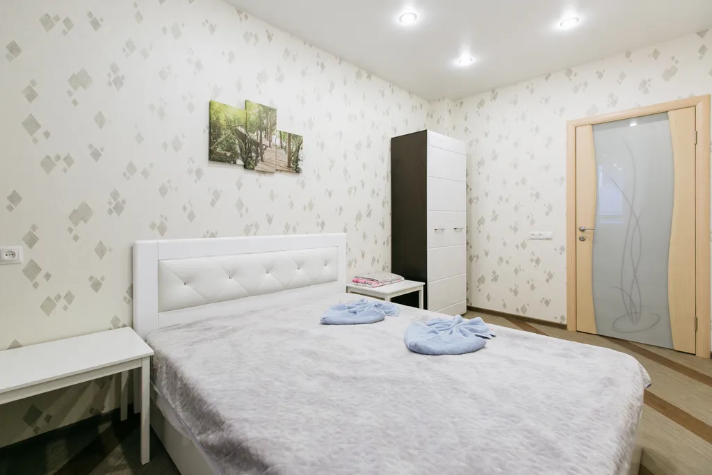 Двухкомнатная квартира-студия возле метро "Маршала Покрышкина"