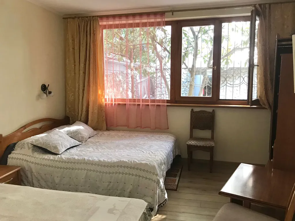 Коттедж Уютный домик с двориком в центре города у моря — аренда посуточно в Ялта