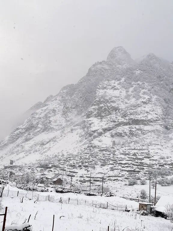 А-фрейм дом с видом на на горы