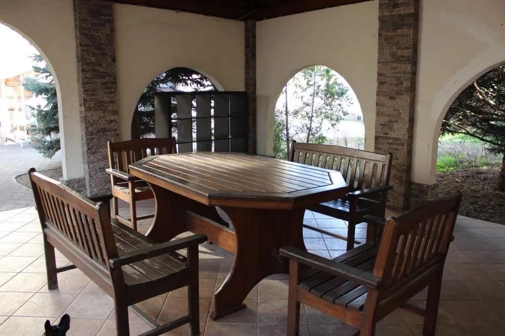 Усадьба Марисабель, дом с бассейном и сауной, возле парка