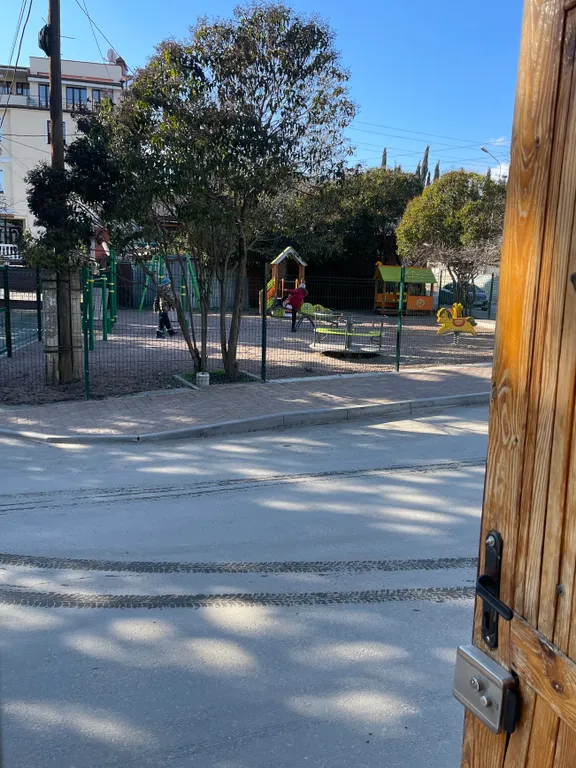 Дом с двориком для вас и парковка