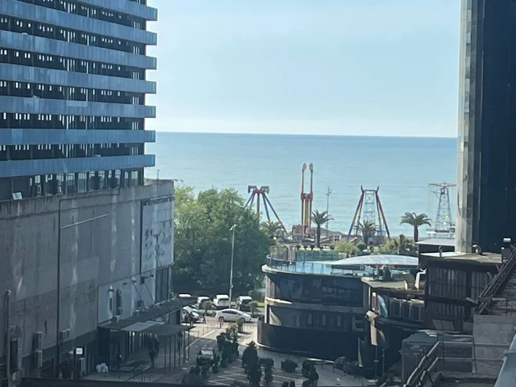 Апартаменты на первой береговой линии в апарт-отеле orbi city