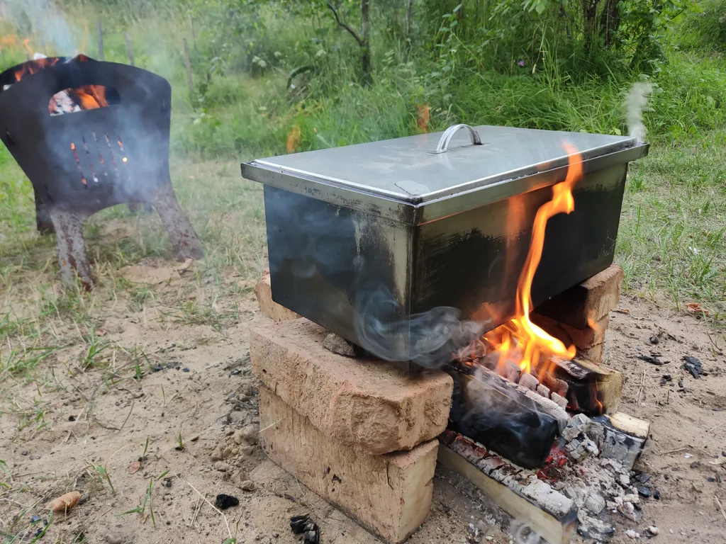 Дом в окружении леса, озёр и рек, около турбазы Алоль