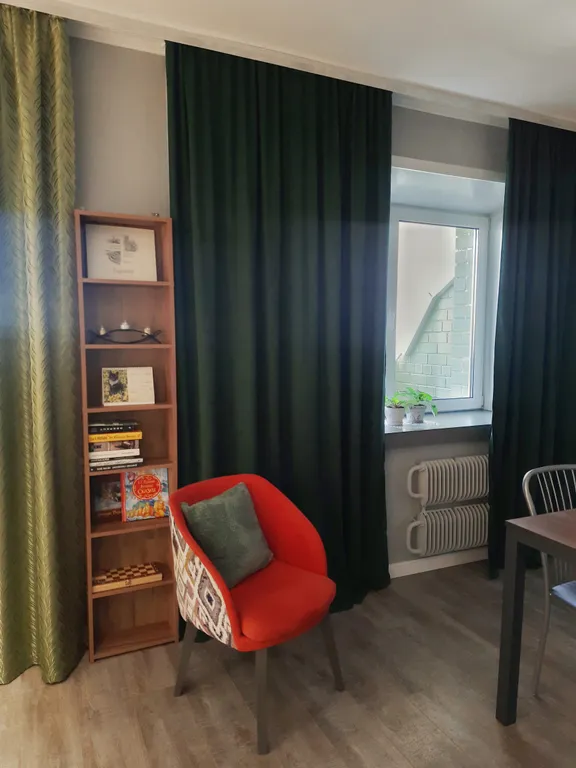 Рыжий Кот Дружный (просторная 2-ка с изолированной спальней)