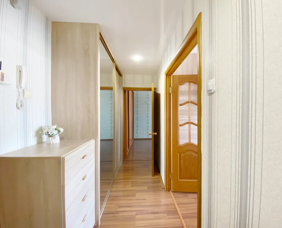 Уютная двухкомнатная на Заре с двумя кроватями