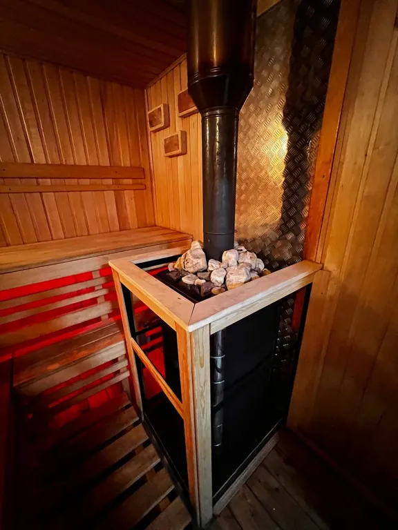 Коттедж Уютный коттедж на берегу озера — Луга