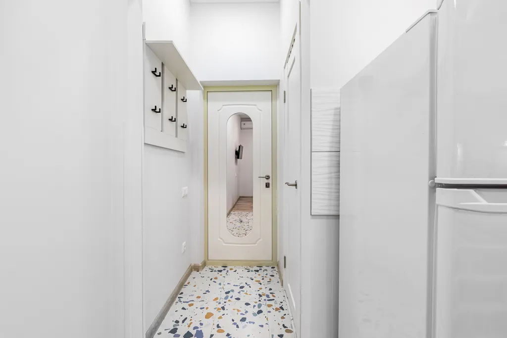 Красивая и уютная студия вблизи метро рядом с центром города