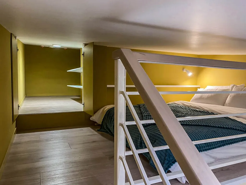 Квартира Квартира Шикарная двухуровневая студия с джакузи, рядом с НИИ Турнера, вокзалом — Пушкин