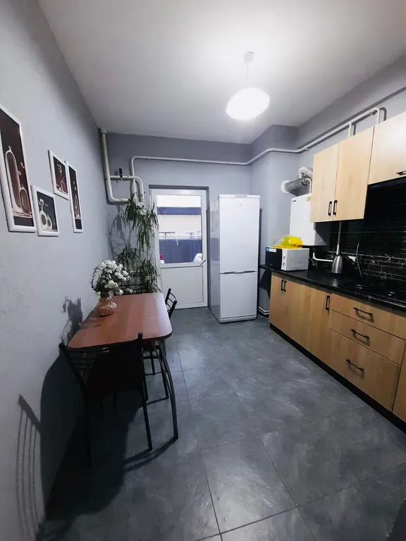 Уютная двухкомнатная квартира с большим открытым балконом!!!