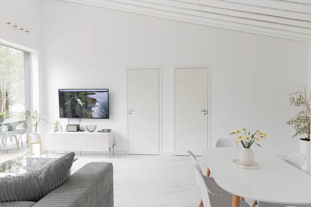 Стильный дом на берегу Ладожского озера с панорамным видом