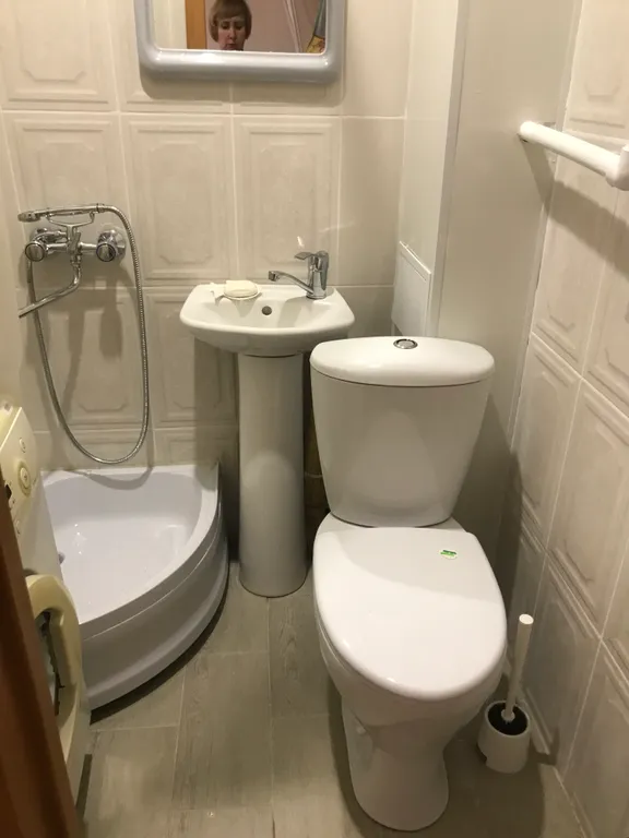 Комната в центре города со свежим ремонтом и новой сантехникой