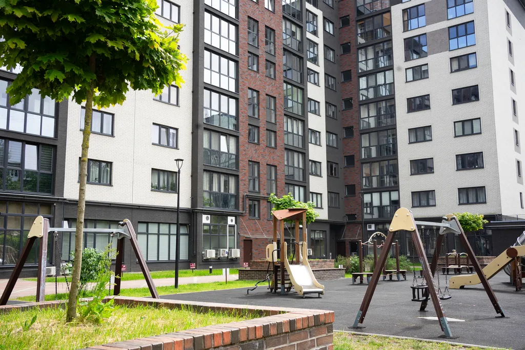 Квартира Квартира Уютная студия Серая с панорамными окнами и балконом в центре — Калининград