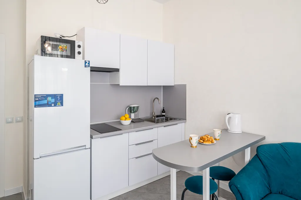 Beликолeпнaя и cвeтлая студия с балконoм