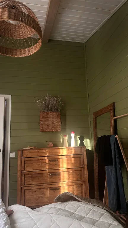 Домик в горах на берегу горной речки