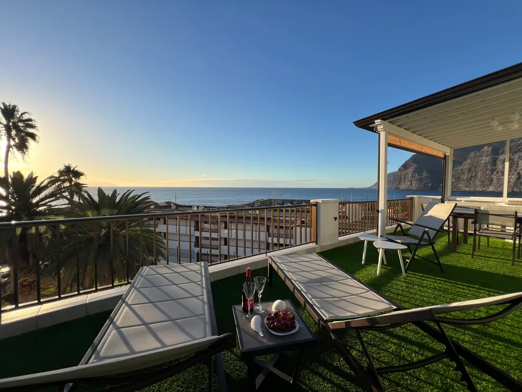 PaulMarie Superior Ocean Lounge