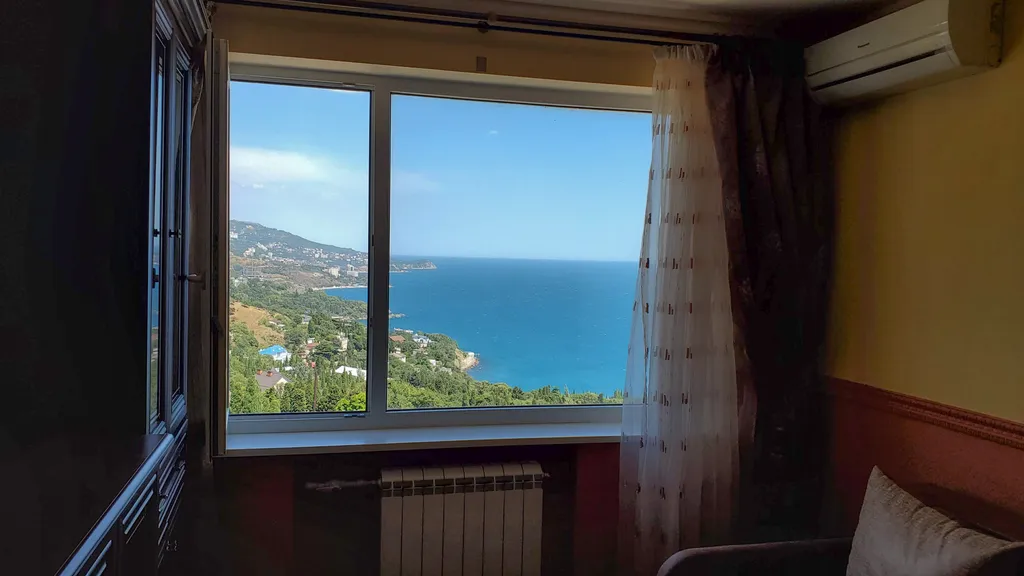 Супер-видовая квартира с чистым видом на море и гору Ай-Петри