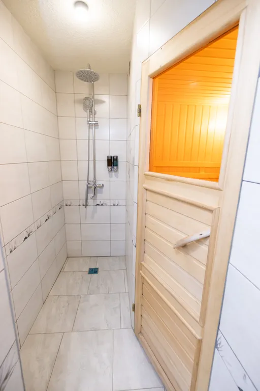 Двуxуpовнeвая cтудия с сауной Bе роsitivе