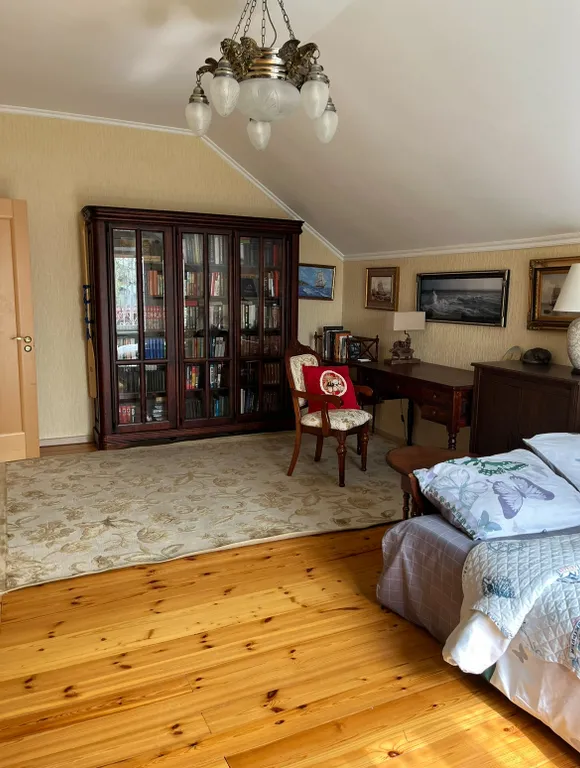 Шикарный загородный дом с бильярдом