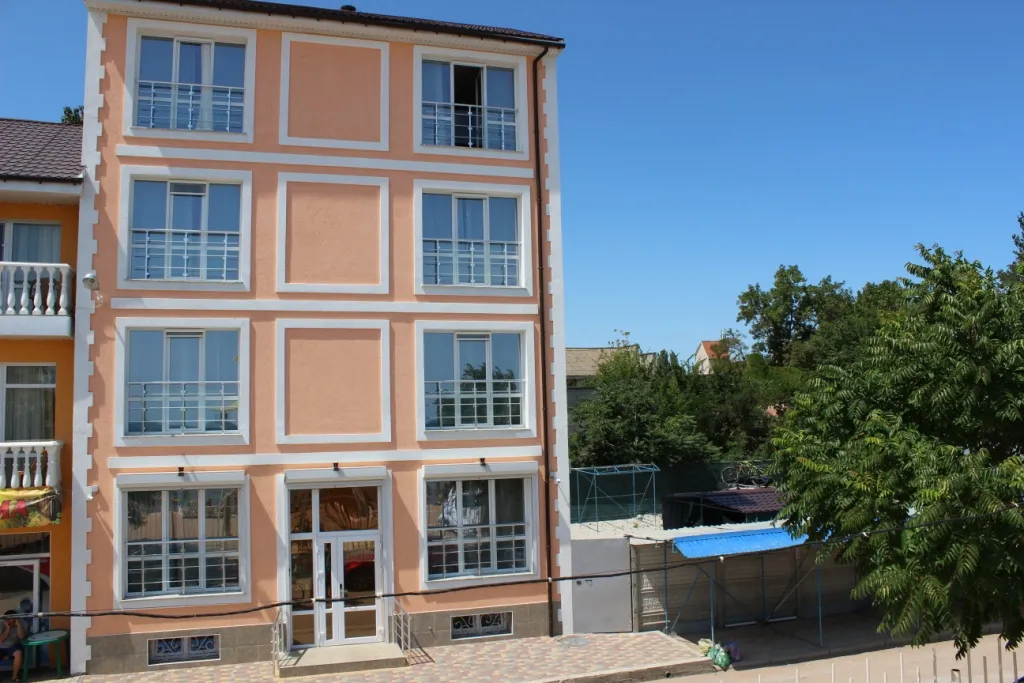 Трёхместный номер с видом на море