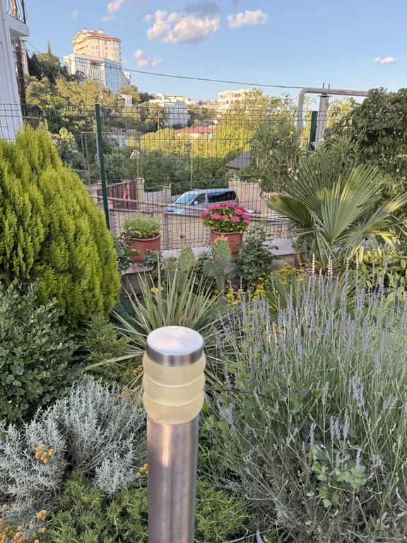 Сдается уютный дом в Ялте посуточно со скидкой с видом на море .