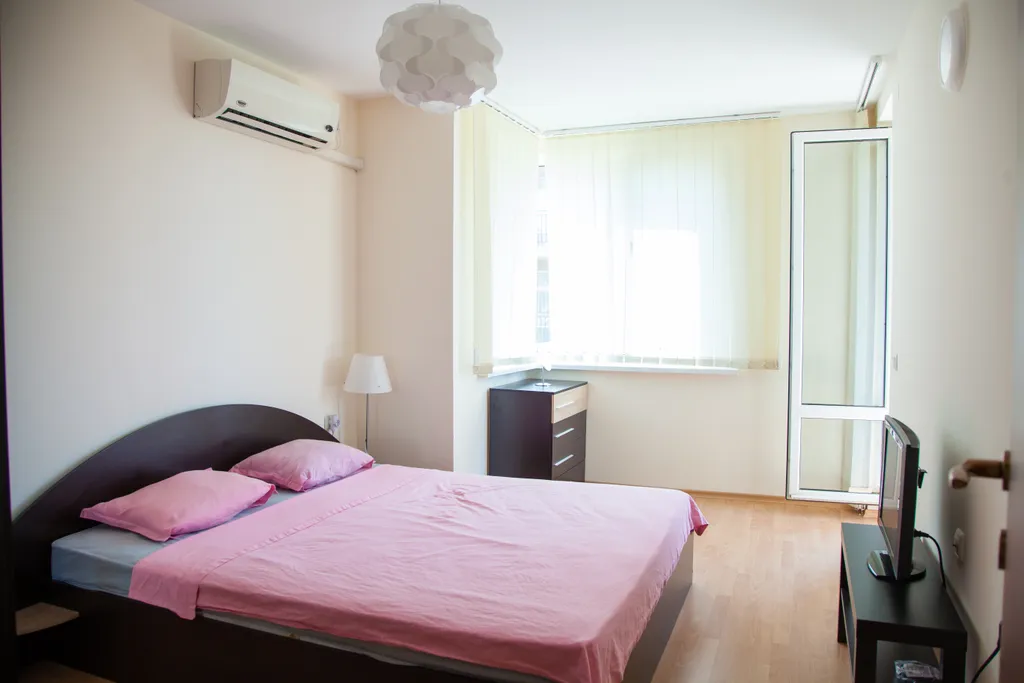 Двухкомнатная квартира у моря Чёрно-белая дача