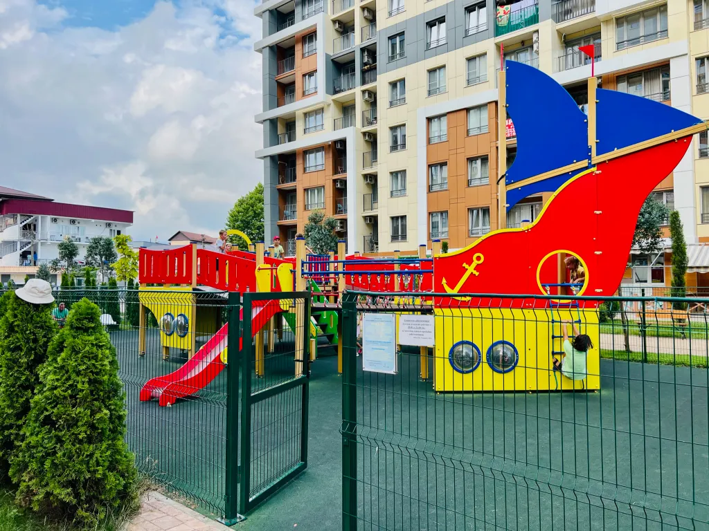 Студия с балконом в минуте пешком от пляжа