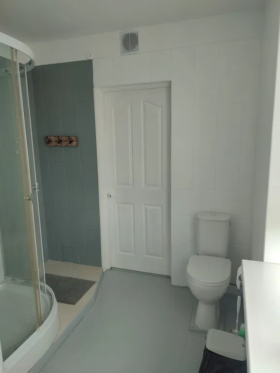 Дом с камином, красивой беседкой  большой территорией недалеко от моря