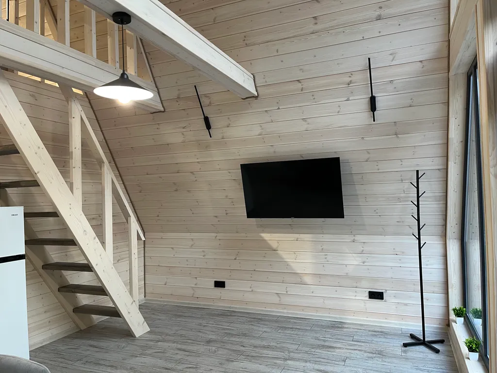 Афрейм с горячей купелью и бассейном