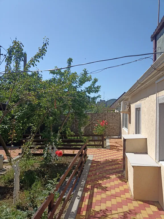 Квартира со своим двориком и стоянкой