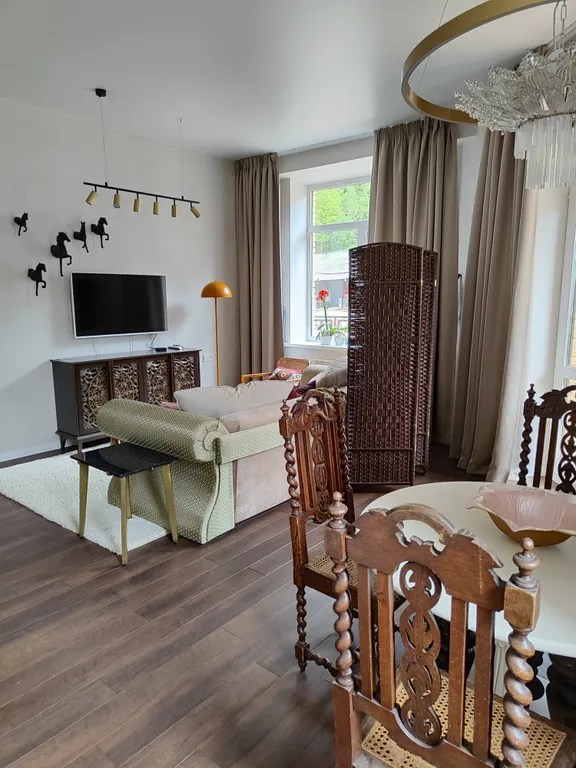 Трёхкомнатная квартира с элементами колониального стиля у подъемника