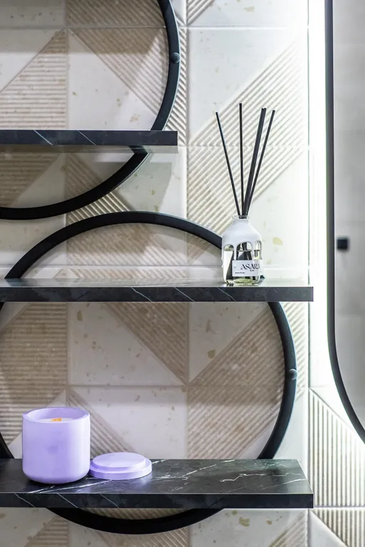 Просторная дизайнерская студия для троих