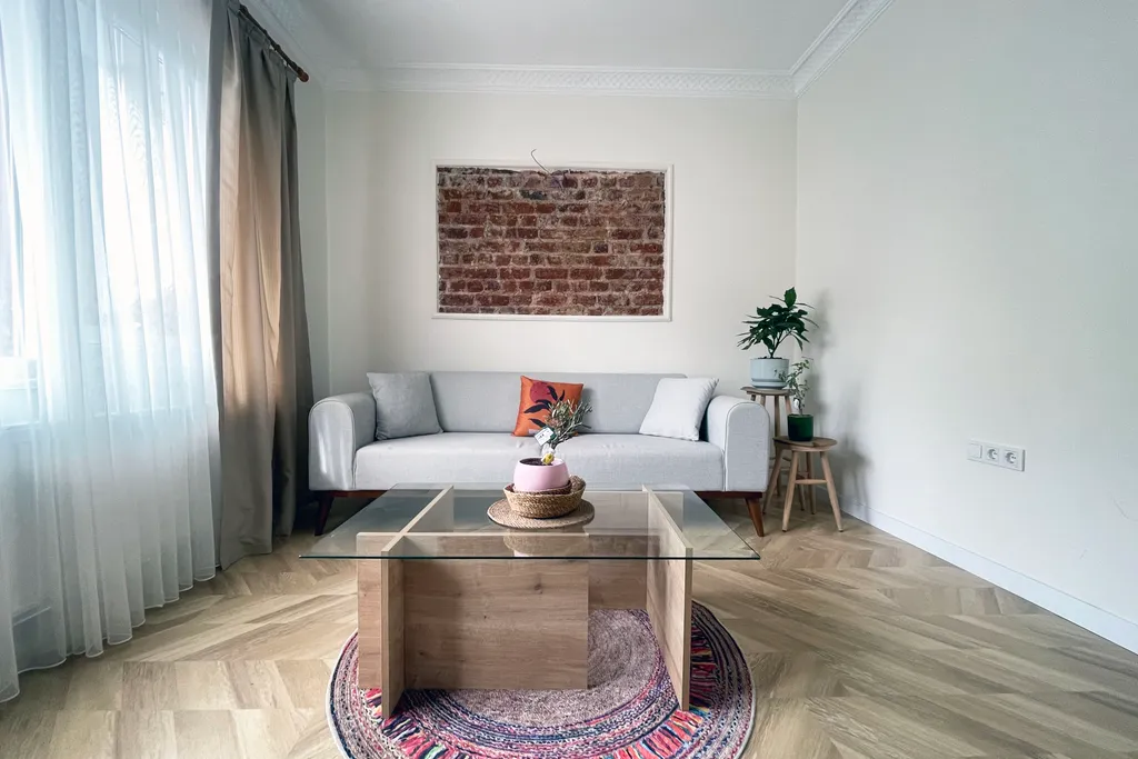 2br and 2bath balcony 8 min to metro