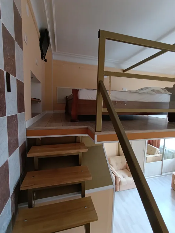 Двухуровневая квартира в центре города с высокими потолками