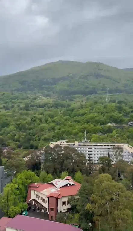 Уютная квартира в сердце города с видом на море и горы