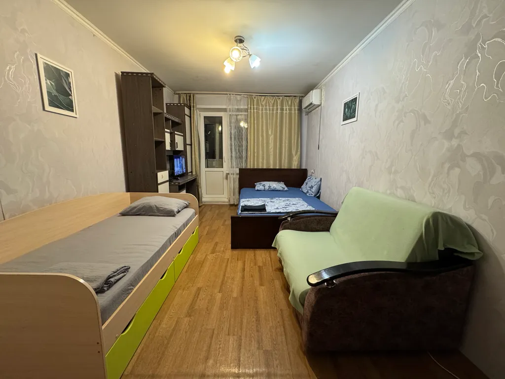 1 комнатная квартира, выход в лесо-парк рядом больница имени Середавина