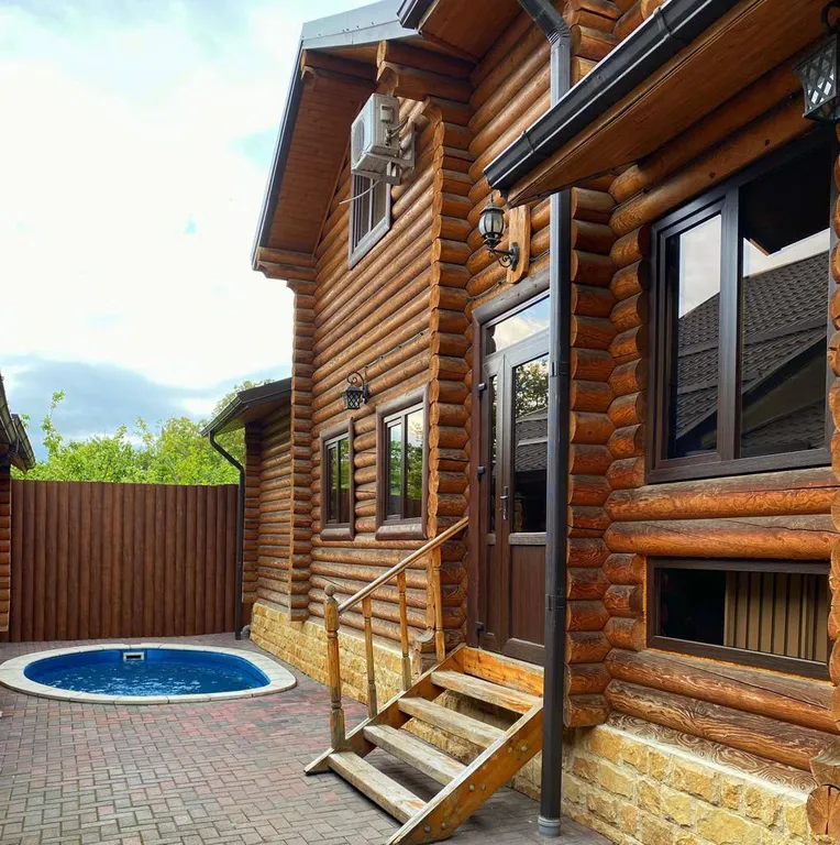 Коттедж с тремя спальнями, русской баней и бассейном — аренда посуточно в Пятигорск