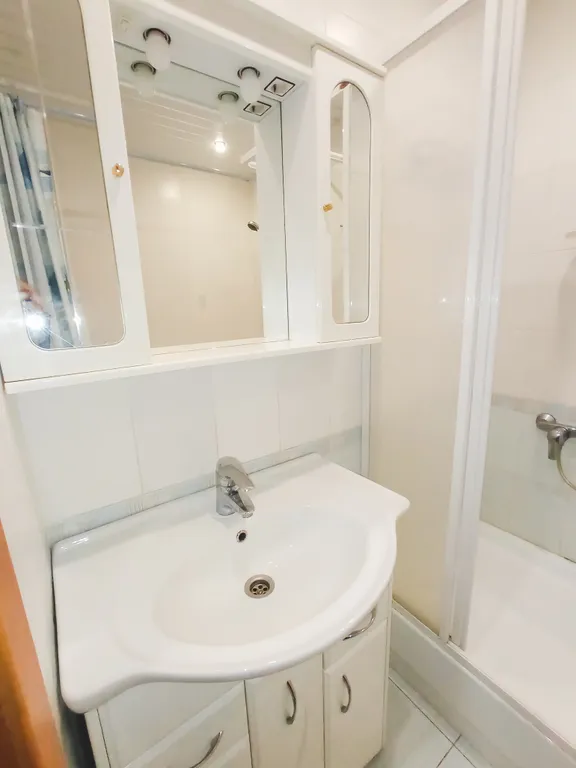 Трёхкомнатная квартира в центре на площади Ленина