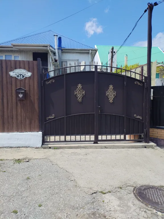 Коттедж Дом в центре города с отдельным входом — аренда посуточно в Новороссийск