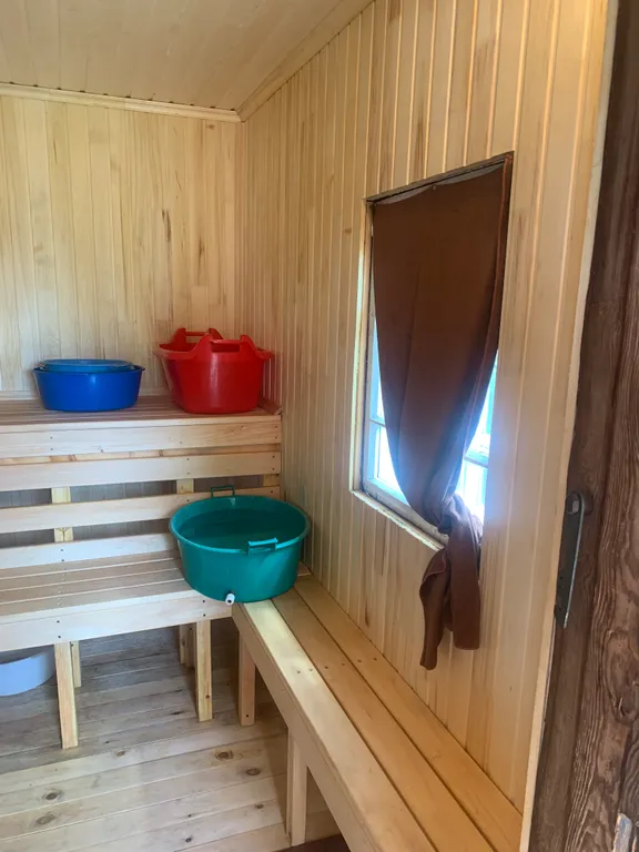 Живописный дом на природе недалеко от города